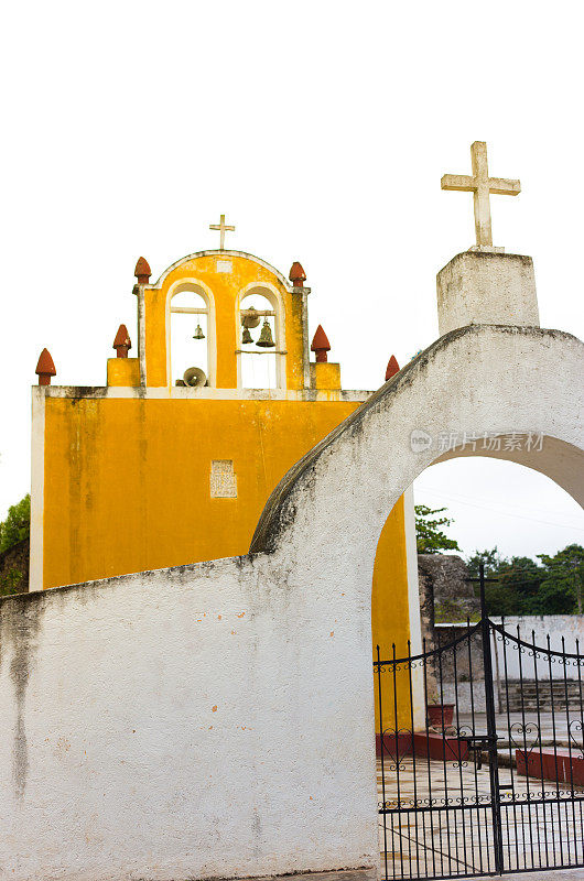 Dzitnup, Valladolid市政，尤卡坦:Yellow Church